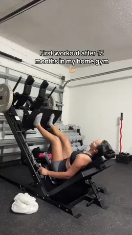 I forgot every single workout, I was so clueless. And pls don’t judge my form it will come back to me 🥹😭 #postpartum #postpartumbody #GymTok #gymrat #homegym 