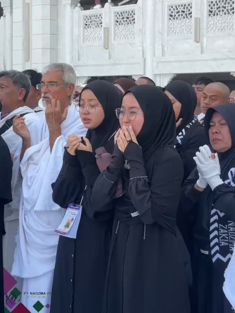 alhamdulillah semuanya pada sehat dan penuh semangat #nadzmazakiatourtravel #tawaf #wada #ArabTikTok #umroh2025 #makkahmadinah🕋 @MedinaMimar 👑 