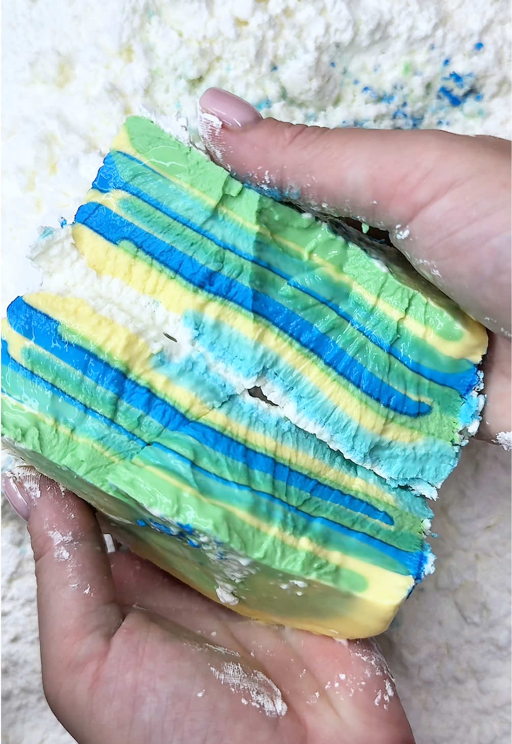 #asmr #cornstarch #melodyasmr #asmrvideo #satisfyingvideos #relaxingvideos 