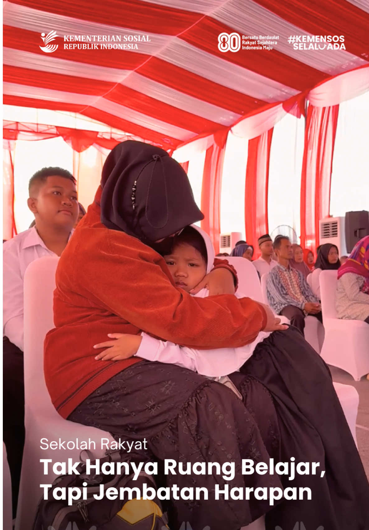 Dulu nyaris kehilangan harapan, kini mereka melangkah menuju masa depan. 
 Sekolah Rakyat Terintegrasi 5 Ponorogo hadir dari jenjang SD hingga SMA, membuka jalan baru bagi anak-anak yang hampir putus sekolah. 
 SRT 5 Ponorogo tak hanya menjadi ruang belajar, tapi juga jembatan harapan yang dilengkapi peternakan dan perkebunan sebagai wahana pembelajaran. 
 Dari Ponorogo, harapan itu tumbuh. Sekolah Rakyat, untuk masa depan yang lebih cerah-untuk kemerdekaan yang semakin nyata. #sekolahrakyat  #kementeriansosial  #kemensosselaluada 