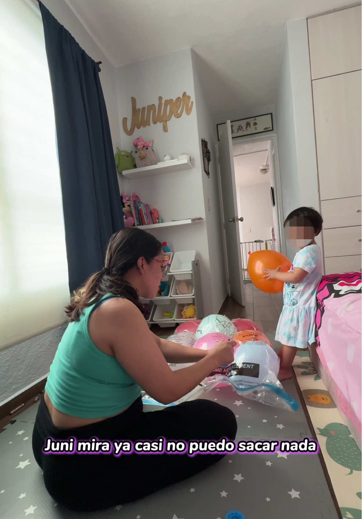 Intenté hacer esta cama de globos que vi en internet para las vacaciones que tuvo Juni en su guardería 😅 y esto sucedió jaja Debería de subir todas las actividades que hicimos en vacaciones?🤭