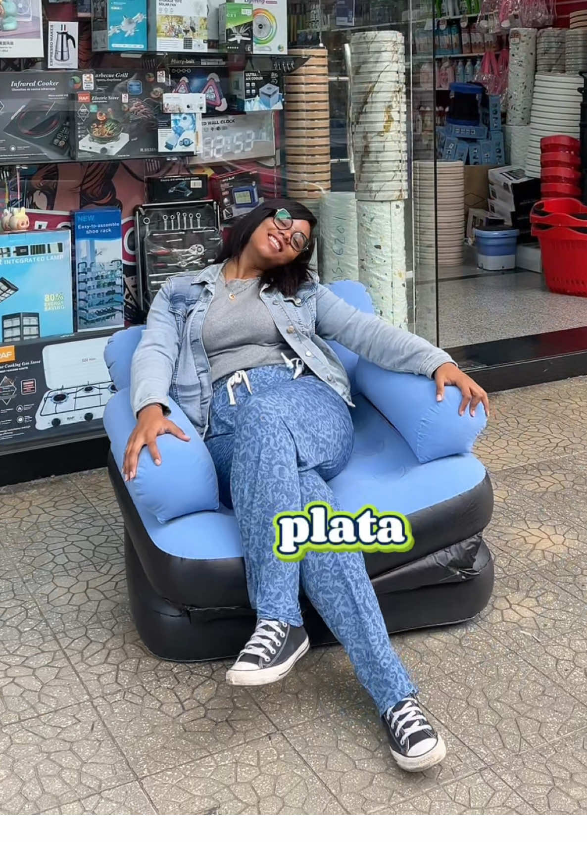 El sillón inflable que necesitas en tu vida ❗️❗️❗️ Y lo mejor que este sofá se convierte en una cama donde podrás dormir 🙌 Viene con su bomba para inflar 👌 Envíos a toda Panamá 🇵🇦 #sofainflable #sofa #sillones #muebles #inflables #cama #camping 