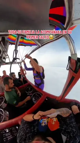 LA CHICA NO ABRIÓ EL PARACAÍDAS POR SER LA PRIMERA VEZ Y DEJARSE GANAR DE LOS NERVIOS🥺💔 #paratii #fyp #familia #paracaidismo #noticias #viralvideos #entretenimiento #noticias #accidente 