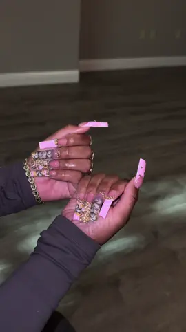 One word… OBSESSED ✨💕😍 #beautybyiixeeel #fyp #blingnails 