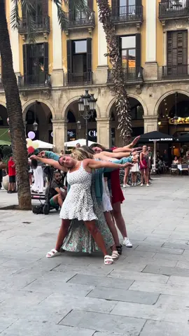 Nothing beats a … street performance gone wrong #barcelona #jet2holidays @micaela_modica_ 