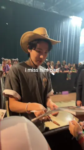 he looks so real to me here #hobi #hoseok #jhope #bts #fyp 