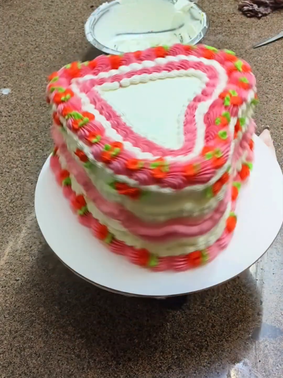 Vintage Heart Cake Design#yummyfood #viralditiktok #cakedecorating #cake #designtok #tik_tok #birthday 