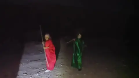 Monaguillo peleando contra brujas en el cerro #megadeth #momasos  #brujas #mechanix #thrashmetal 