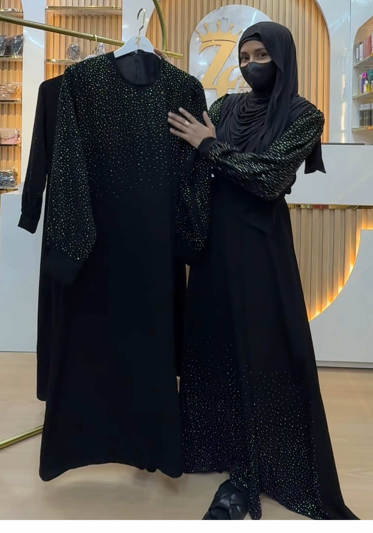 Siap2 Besok Yaa💕 Abaya Leyli & Leyla Akan Kita Beri Harga Spesial Utk Besok…Bukan Cuma Itu Abaya2 BEST SELLER Lainnya Juga Akan Kita FLASHSALE Di Live Besok😍 #paydaysale #bigsale88 #fashion #abayastyle 