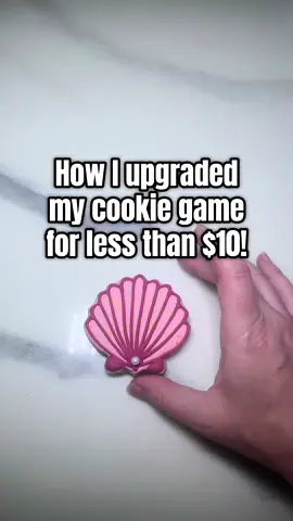 These cookie decorating tools make such a difference in the end result of my cookies! #cookies #sugarcookies #decoratedcookies #cookiedecorating #royalicing 