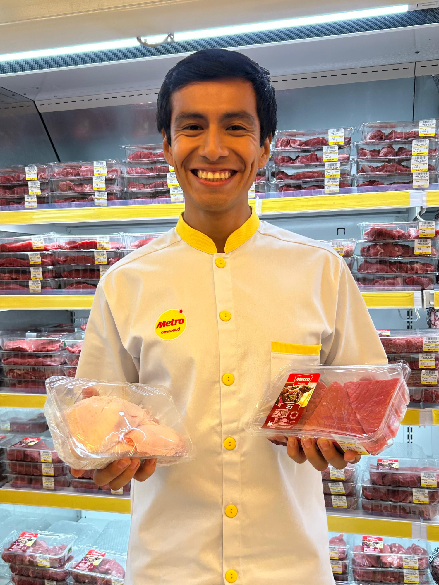 Ver a nuestros clientes llevar carnes y pollos de calidad nos hace bailar de felicidad. 💃🕺🥩 Porque cuando la calidad se nota, no quedan dudas. Ven a Metro y elige lo mejor. 😉✨​ #FrescuraMetro #CalidadMetro #LoMejor #Compras