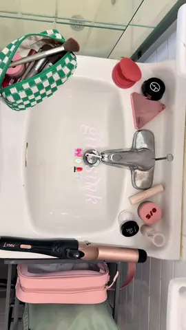 getting ready >>>> #girlsink  #girlsnight @Rare Beauty @LYS Beauty @ONE SIZE BEAUTY @Fenty Beauty @e.l.f. Cosmetics 