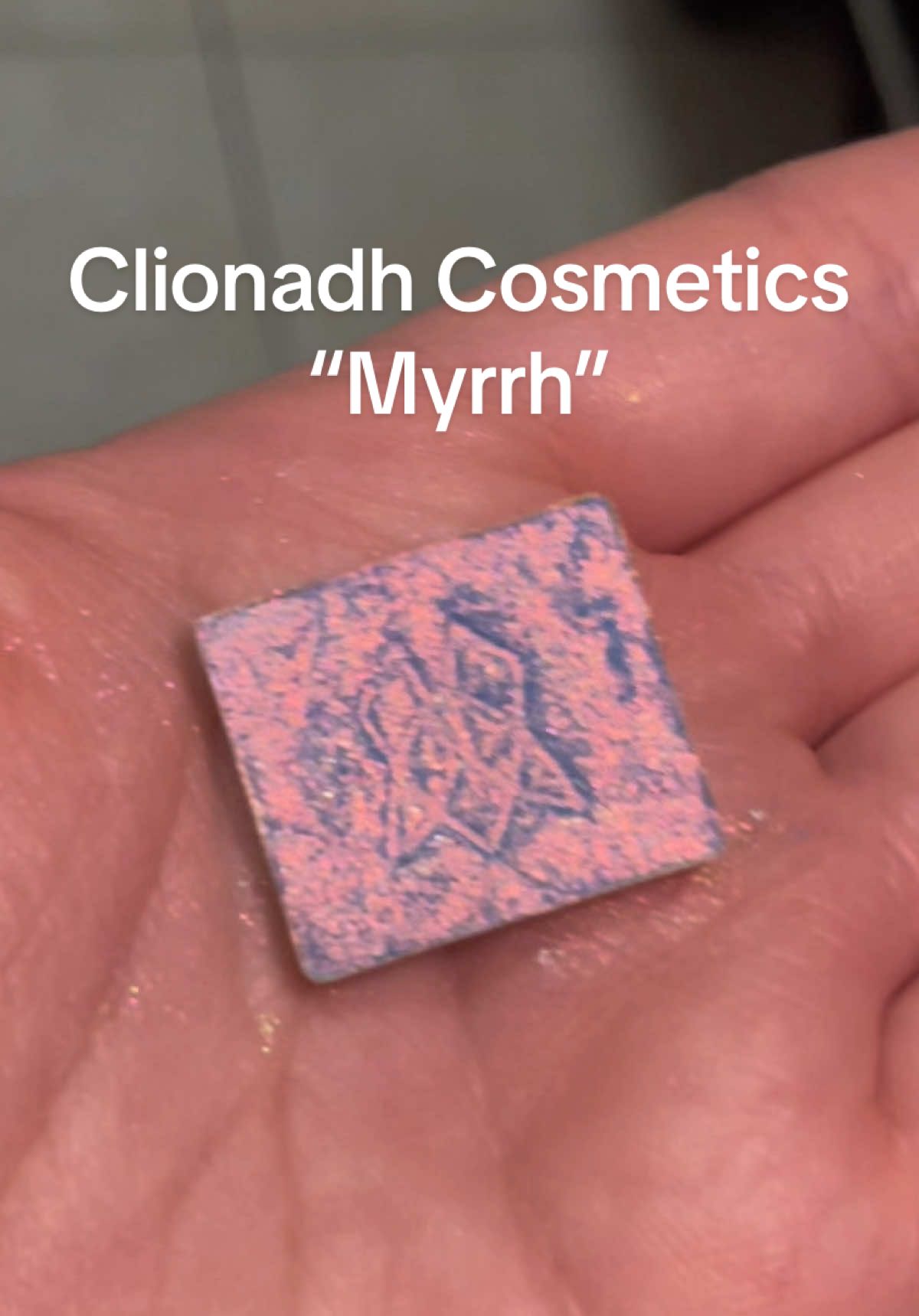 @Clionadh Cosmetics ✨ shade Myrrh 💜 so stunning! I tried to show it in different light 💡 so you guys can see all the colors 🙃 #clionadhcosmetics #pooltile #iredescent 