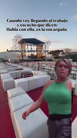 Es broma😅, soy la más cool del staff 🤭 #CapCut #Meme #producer #working #concierto #jefa 