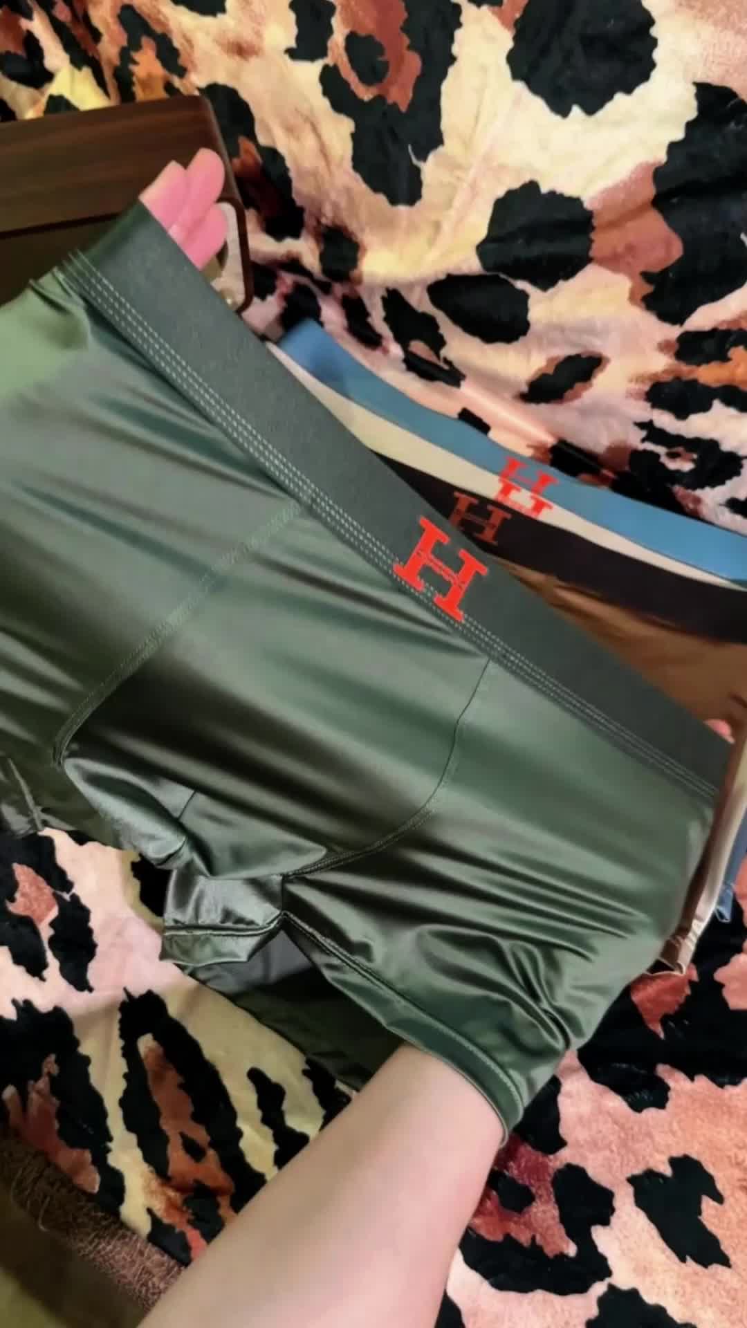 HEPNIES 3PCS Luxury Satin Boxer Briefs Premium 
Celana Dalam Ini NYAMAN Banget—Ketagihan Pas Pakai!
#FashionPria #NyamanSeharian #GakMauLepas #UnderwearViral 