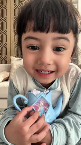Udah ngerti2an unboxing😂😂
