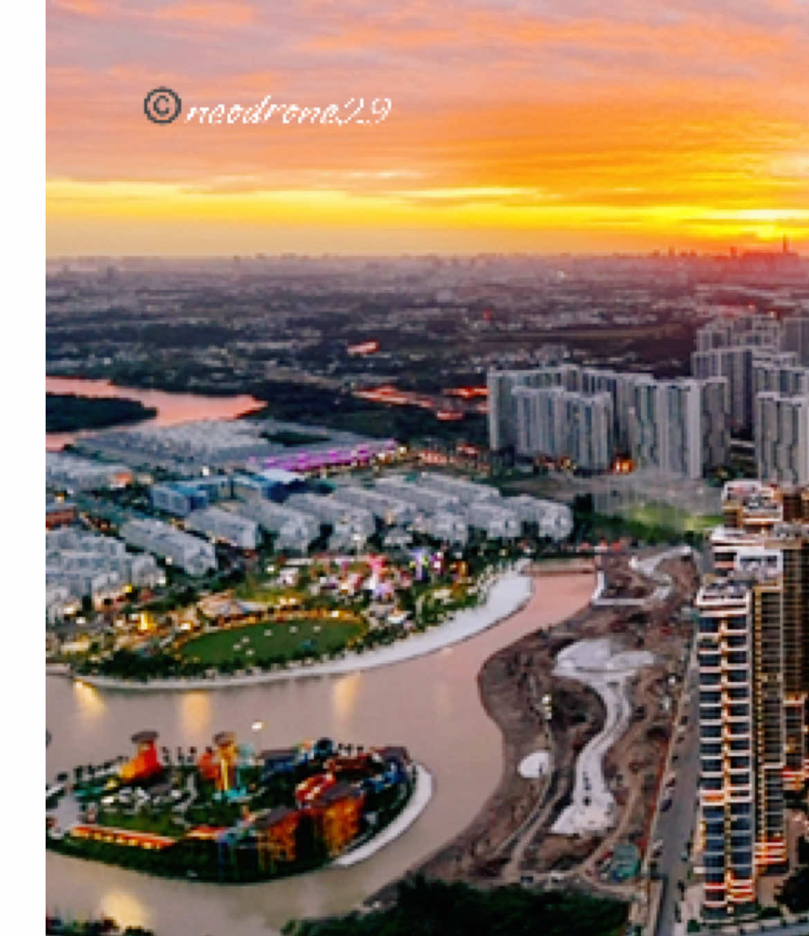 Golden hour over Vinhomes Grand Park 🌇 Modern vibes, peaceful parks, and city lights coming alive. Shot by DJI Air 3S drone – pure sunset magic from above #vinhomesgrandpark #Sunset #neodrone29 #hochiminhcity 