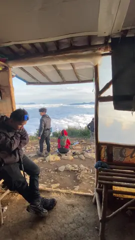 Healing yang aku maksud 😍 #gunungcikuray #cikuray #gunungcikuray2821mdpl #lautanawan #viewgunung #fyp #fypage #masukberandafyp 