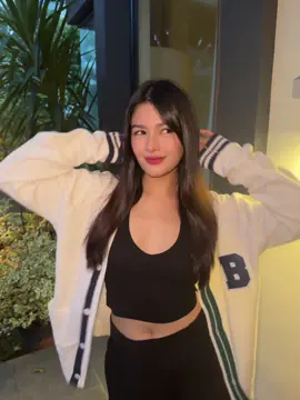 Late night budol sesh? 👀🛒 Catch me LIVE on Shopee tonight at 10:30 PM! We're giving away 300 OFF vouchers, 30,000 Shopee coins, and 30,000 ShopeePay! ✨ Let’s shop and chika 💕 Link: https://shopee.ph/ShopeeLive8-8Sale