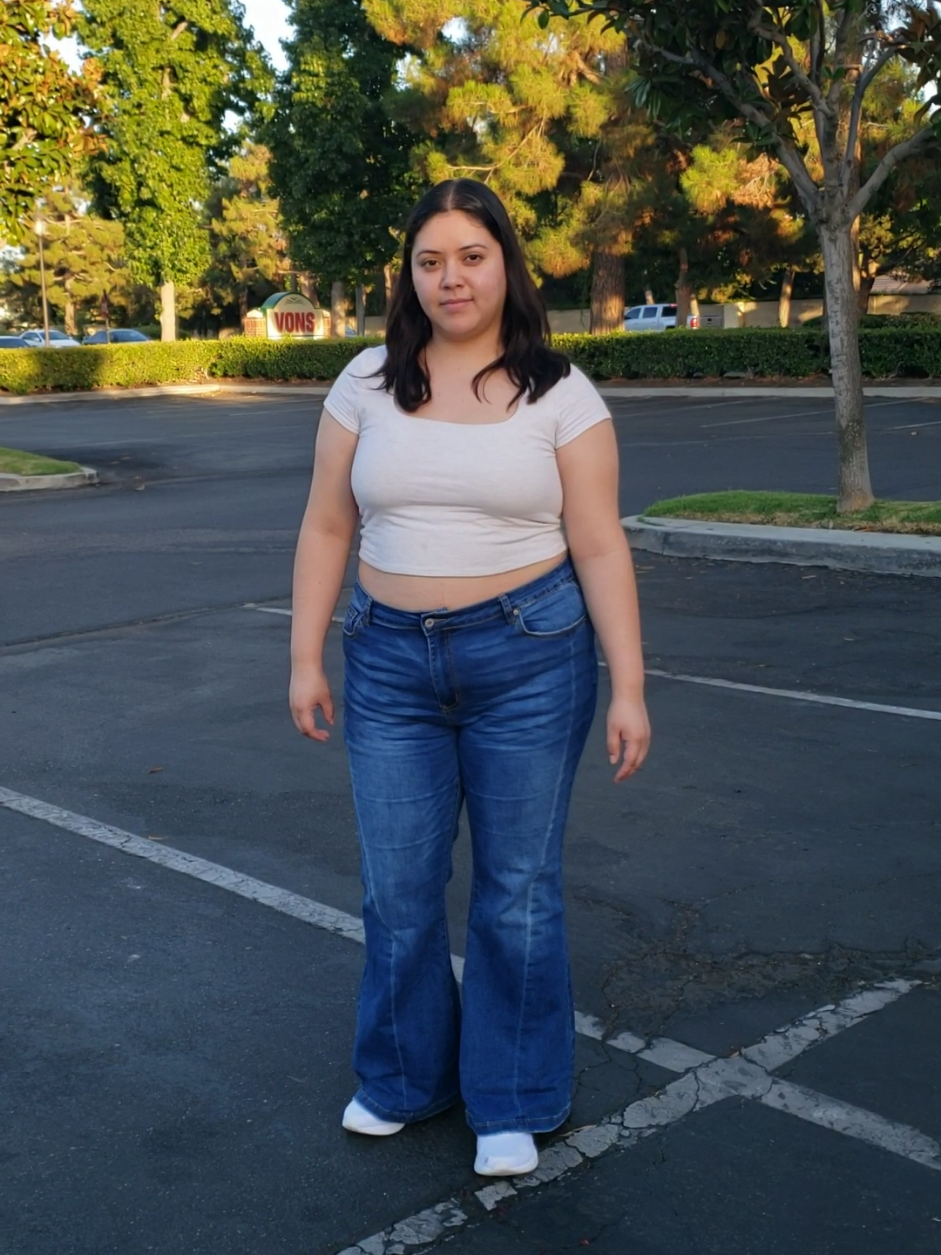 Loving this outfit 💕 #OOTD #outfit #jeansoutfit #jeans #flaredjeans 