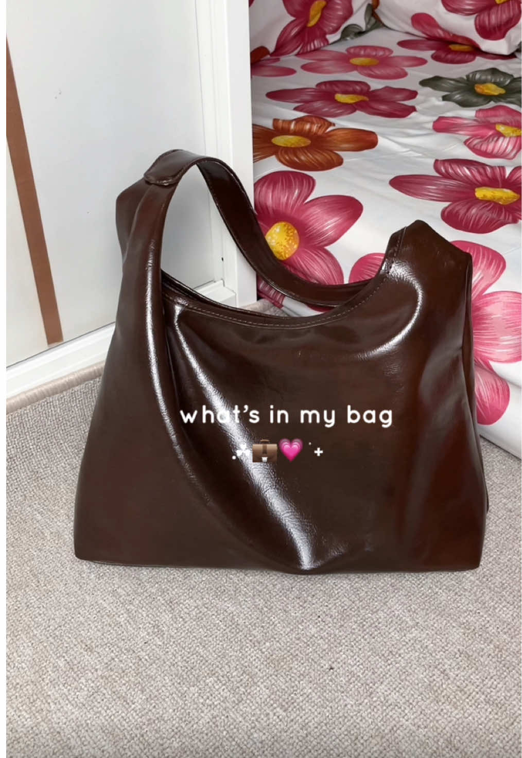 What’s in my bag 🤎👜 #totebag #taswanita #tastotebag #bag #whatsinmybag #fyp 