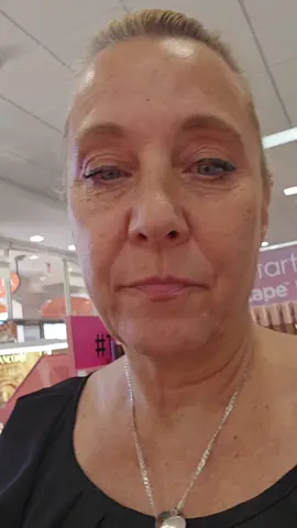 Makeup Artist tries Polite Society Lip Plumper Reviews.  #review #lipplumper  ##celebritymakeupartist #beauty #beautyhacks #lipplumpers #lips #ulta 