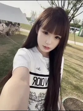 “喜欢一个不爱你的人，就像拥抱一颗仙人掌，越抱越疼……”#xuhuong #田夢迪 #viral #girlchina 