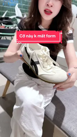 Đôi giày mà e thích nè. Đi không bị mất form #vyreview #muataitiktokshop🛍 #tiktokshop88 #giaythethaonu #giaythethao 