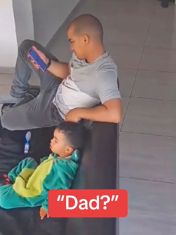 Kids going to be kids 😂 #fail #phone #dad #son (h/t kulanicool/X)