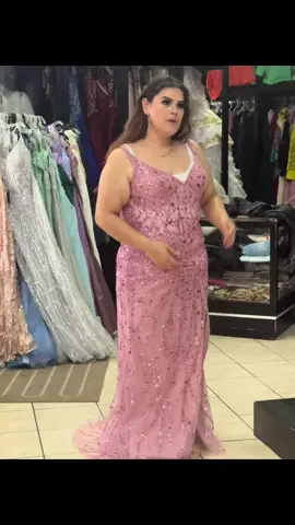 I cant wait to get arm surgery😭😭 but anyways I love my dress!! #mexico #michoacan #quinceañera #quince #quincedress 