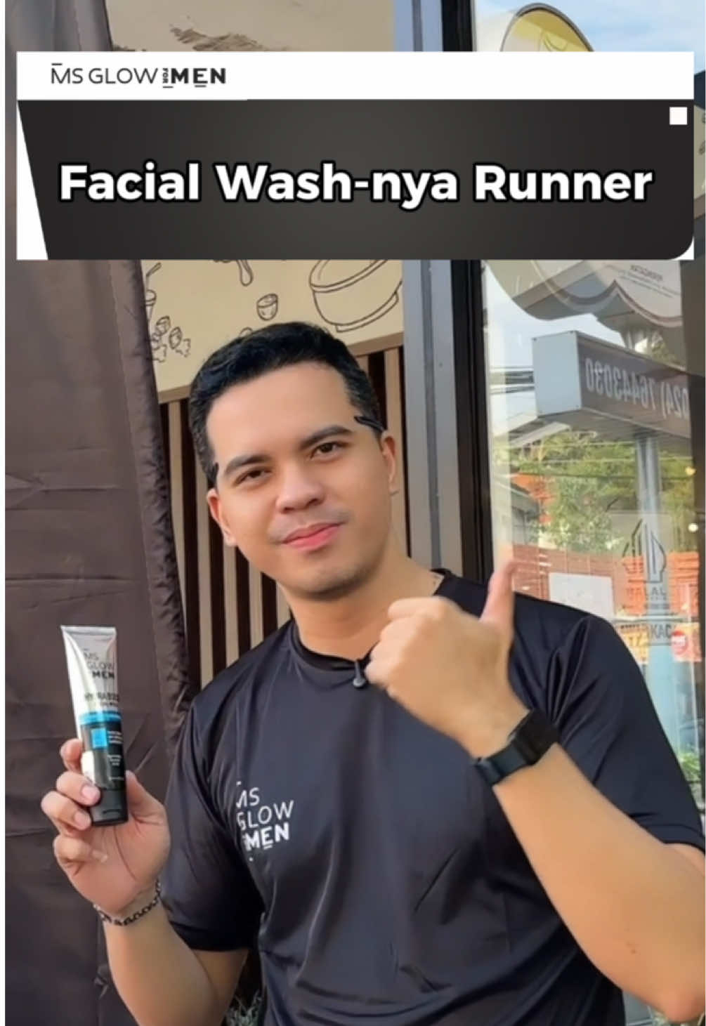 After running nggak khawatir lagi wajah kotor, apalagi kamu yang punya kulit wajah kering dan sensitif🫠 Nih ada Hydra Boost Facial Wash dari MS Glow For Men, bikin kulit wajah bersih, lembab dan menjaga skin barrier✨️💦 Dapatkan di keranjang kuning ya MSbro 🙌 #msglowformen #hydraboostfacialwash #skincarecowok #skincarepria #kulikering #kulitsensitif #skinbarrier 