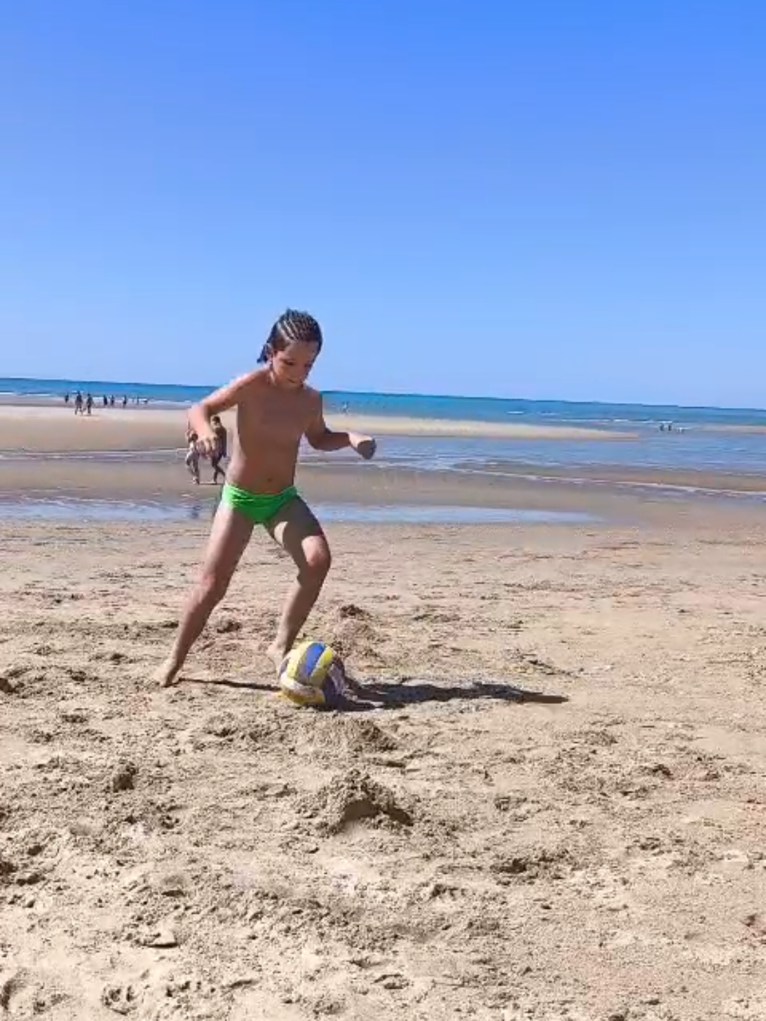 Perfeccionando mi técnica con ambos pies #LIVEIncentiveProgram #LIVEStory #PaidPartnership#fyp #playa 