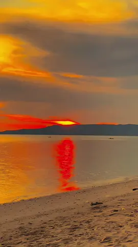 Talalu rindu se sampe lupa klw se su jadi orang punya #tiktokimpact #fypage #butonpride🏝 #timurpride🔥 #sunsetvibes #sunset 