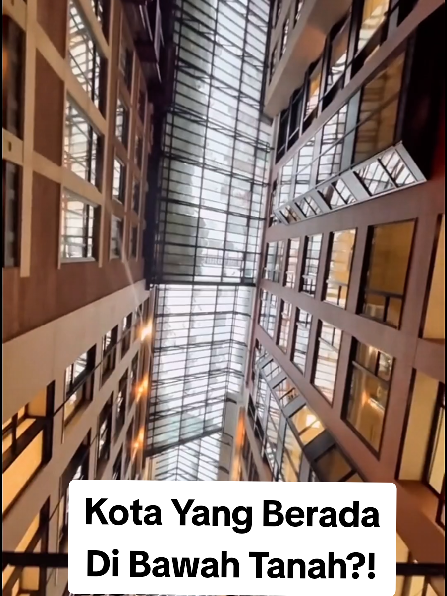 Ternyata kota bawah tanah modern benar-benar ada loh?! Lokasinya ada Kota Montreal, Kanada, nama nya RESO. Tonton lebih lanjut untuk penjelasan detailnya yaa 😉 Kalo musim dingin, dijamin di kota ini kamu gak bakal kedinginan deh. #RESO #Montreal #Kanada #Canada #Infrastruktur #Travel #Traveling #Video #TikTok #Menarik #Fakta #Info #Unik #FaktaMenarik #InfoUnik #FaktaUnik #InfoDunia #fyp #foryou #foryoupage #foryourpage 