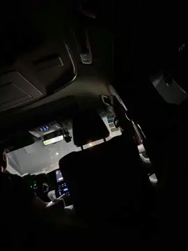 世上根本没有所谓的偶然相遇，你遇见的每一个人都是命中注定，不是你刚好去了那座城市才遇见他，而是你注定要遇见他才去了那座城市。人生看似兜兜转转，实则每一步都藏着定数。有缘者，纵隔千山万水、历经数年，终会重逢；无缘人，即便擦肩而过，也难有交集。这缘分，从不是努力能争、执着能留的。该来的挡不住，该走的留  #不开心 #东南亚 #xybca #fypシ #inmylife 