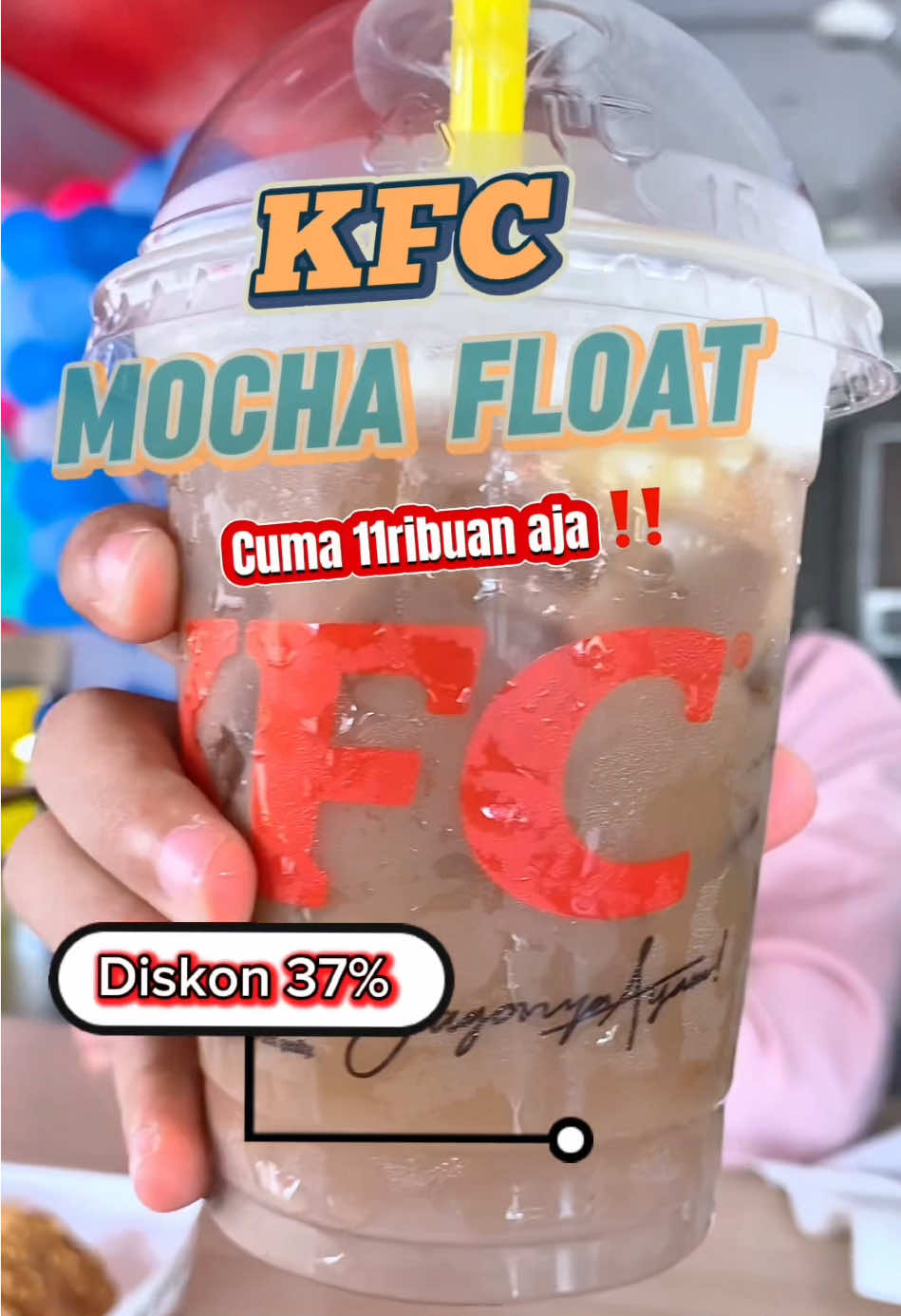 Cuma 11k uda bisa ngrasain minuman terfavoritt ceunah🤤😋 Mau ngrasain juga?? Klik tag lokasi hijau dividio aku biar dapetin promo murahnya🤑♨️ 📍Kfc  #jelajahbosslang #Bosslang17an #FreedomwithBosslang #promomakanmerdeka #promoseruweekend #kfc #jabodetabek #kfcpromotiktok #mochafloat 
