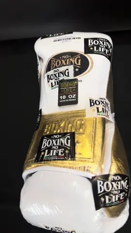 Look what’s just arrived ! More No Boxing No Life fight gloves 🥊🔥 🇲🇽  Check em out everyone ! #NoBoxingNoLife #BoxingGloves #Boxer #CaneloAlvarez #Boxeo #NewArrivals #Gloves #Mexico 