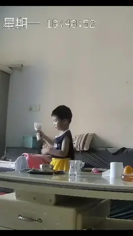 他的一个动作，引发了地震 