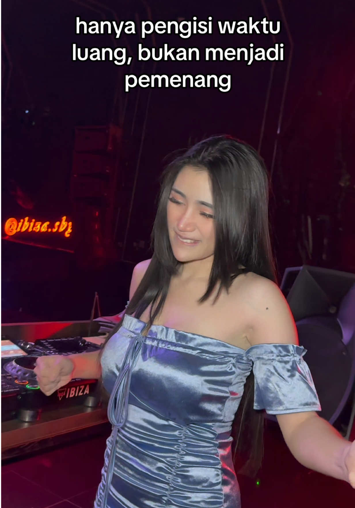 #djdewionthemix #thequeenoffunkotambyar #djsurabaya #ibizasurabaya  #fypage 