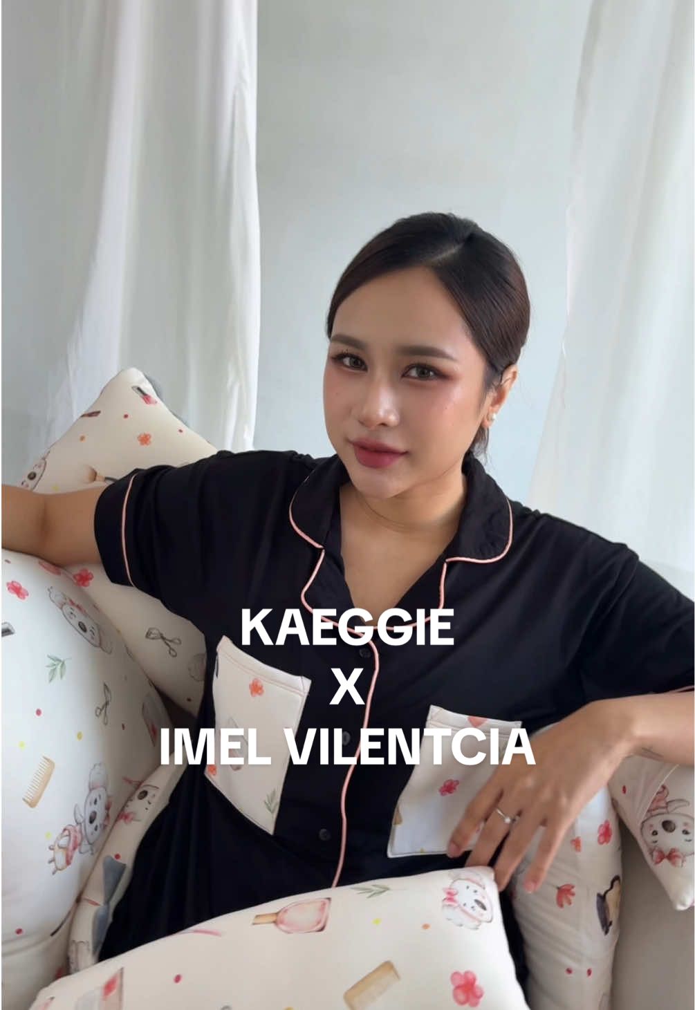 Siapa yang ga sabar Launching collab ku tahun ini with @Kaeggie 😍😍  Comingsoon yaa😘  #imelvilentcia #imelvilentciaxkaeggie #pillow #huggingpillow #piyamakekinian 
