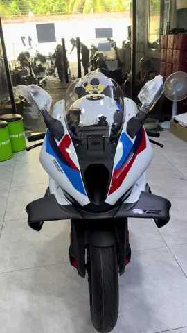 BMW M1000RR 2025. ថ្មី កេស🎉🎉🎉 មានស្រាប់ មិនបាច់រងចាំ.  ❤️🏍️🏍️ តម្លៃ ទាបជាងទី ផ្សារ