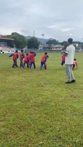 Versi Guru PJOK 😅 #fyp #viral #trending  #Running #gurupjok  #penjaskes #pjok 