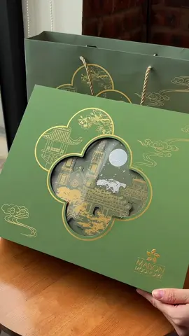 🎁 HỘP BÁNH TRUNG THU “NỒNG NÀN” – TINH TẾ TỪNG HƯƠNG VỊ #banhtrungthu #quaatngdoanhnghiep #MaisonMooncake #viral #trungthu2025