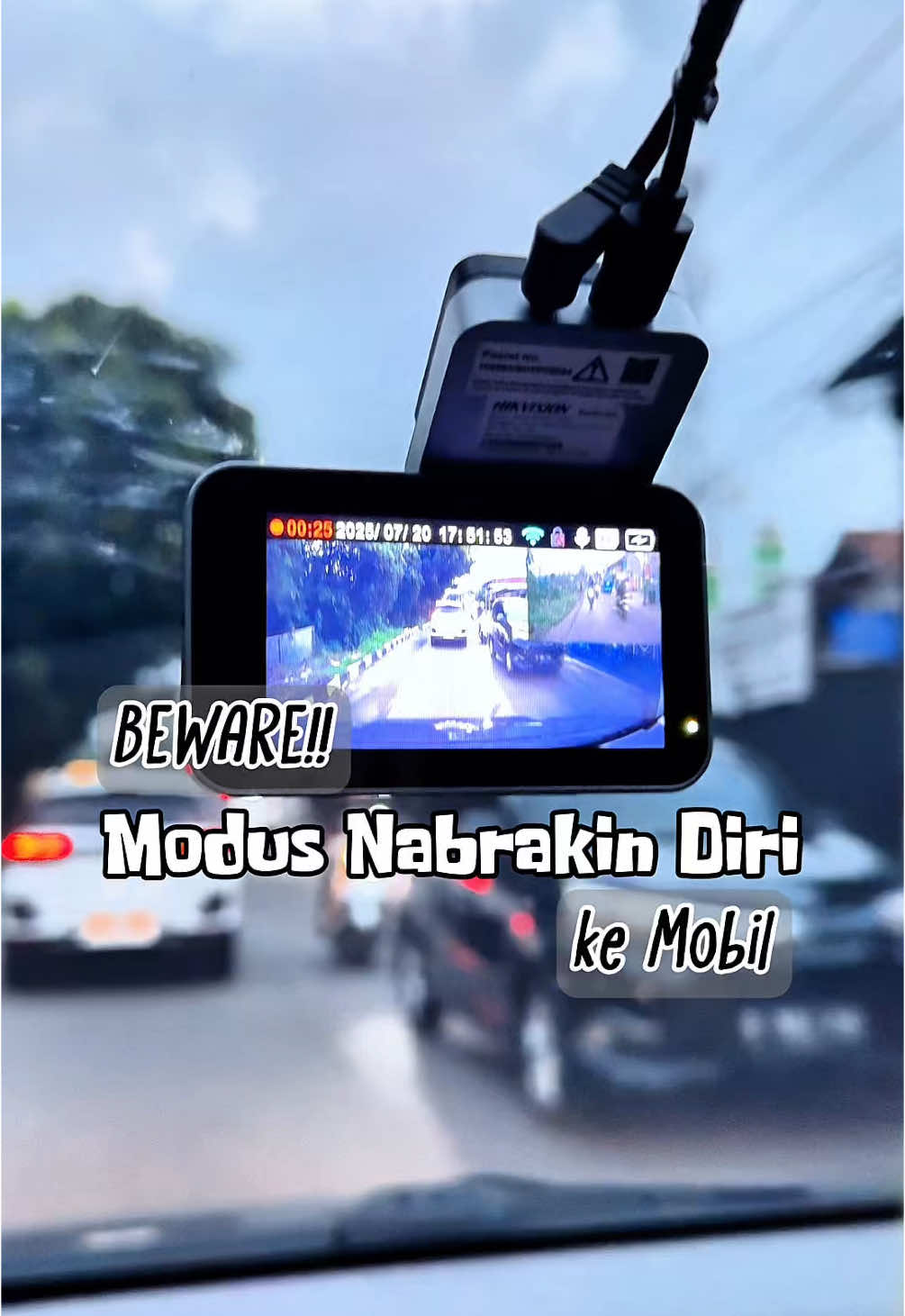 Yang suka pergi2an pake mobil FIXXX wajib punya ini siih @Hikvision Dashcam Indonesia  Biar safety di zaman now Incident Source : @raffff  #Dashcam #DashcamHikVision 