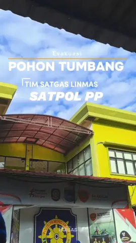 Gak cuma jaga ketertiban, kita juga siap bantu warga!💥🌲
