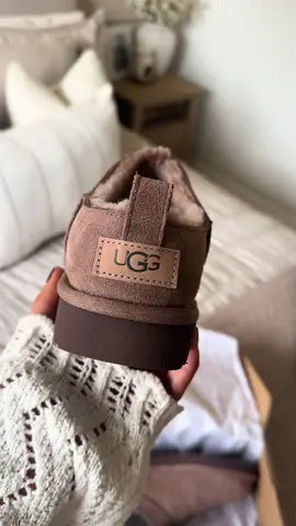Cosy season with the new Ugg micro classics in Rocky Oak 🍁🍂 #uggs #uggseason #uggboots #newuggs #cosyseason #autumn #autumnshoes #ugg #rockyoak #microuggs 