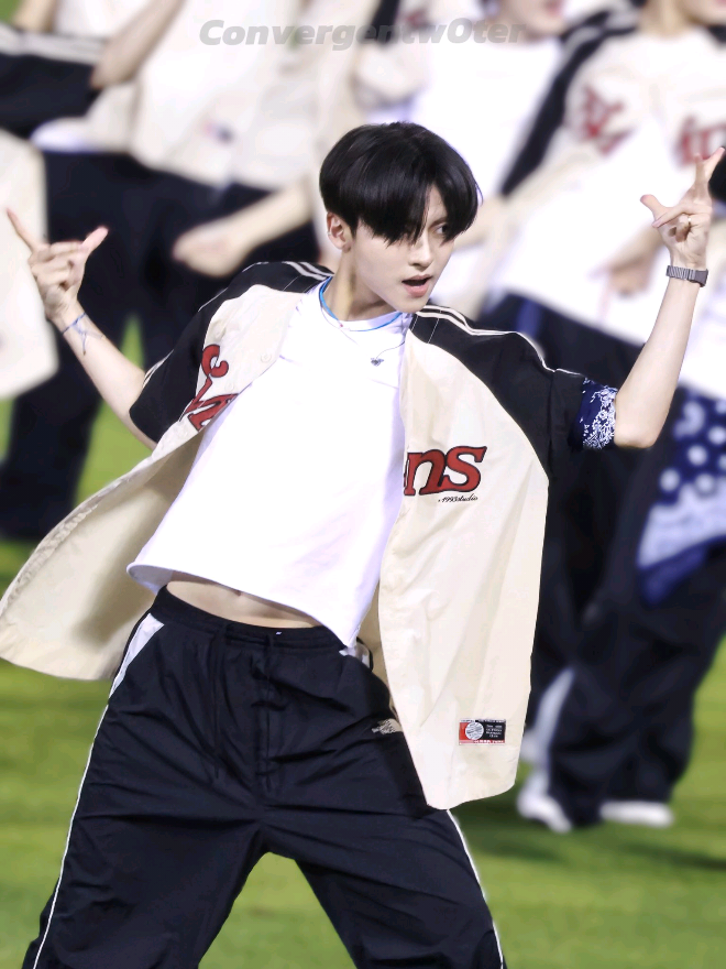 he gives his all for his performance, he's so perfect to be the center. i'm proud of u, sangwonieee🤍🥀 (250806) BOYS II PLANET - 올라 (Hola Solar) at Baseball Stadium. (LEE SANGWON FULL FANCAM) cr by. BBi_03 #LEESANGWON #이상원  #BOYS2PLANET #보이즈2플래닛 #4u 