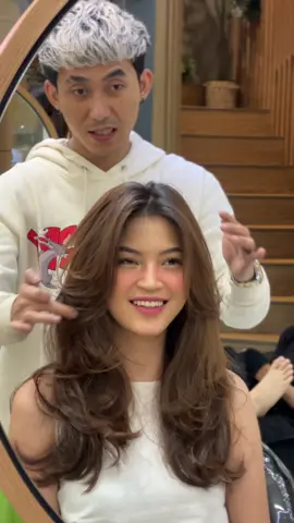 Lindy layer with curtain bangs.. #lindylayer #haircut #curtainbangs #hairtok #hairinspo #miftairwanteam #salonjakarta 