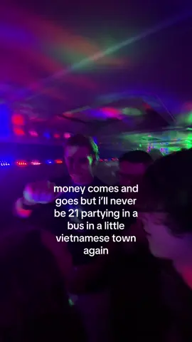 didn’t think i’d be hearing much house music getting played out here until we got on that bus🤣went from karaoke to soundcloud mixes in seconds  #fyp #vietnam #travelling #housemusic #lprytham #rossi #chrisstussy  #partybus #nightlifevietnam #ninhbinh #backpacking 