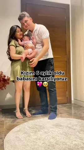 6 ay oldu bile… Her ay babamızla mini bir kutlama yapıyoruz 💙 Bu ay da pastamızı üfledik, minik mucizemizi doya doya sevdik. Zaman ne çabuk geçiyor…🕰️ #6ay #bebekgelişimi #annebebek #hamilelik #yenidoğan 